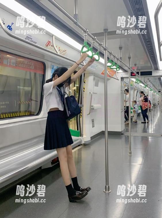 17吃瓜中心官网：一边刷网，一边吃瓜，这个画面太美！