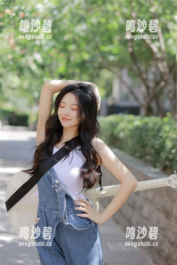 想要最新瓜情报？不如下载www.51cg，轻松咬不停！
