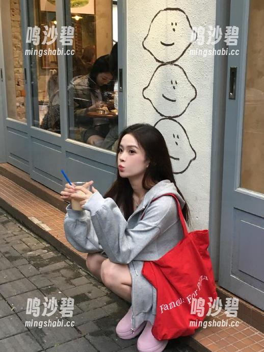 51黑料网友强烈推荐！你这收藏得多带点黑色幽默啊！