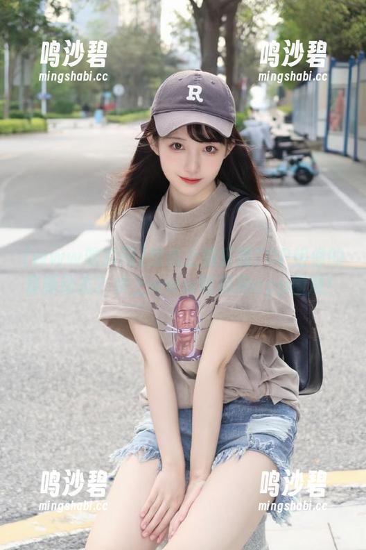 想追上娱乐圈TOP蜡像的最新动态？快上www吃瓜网app围观！