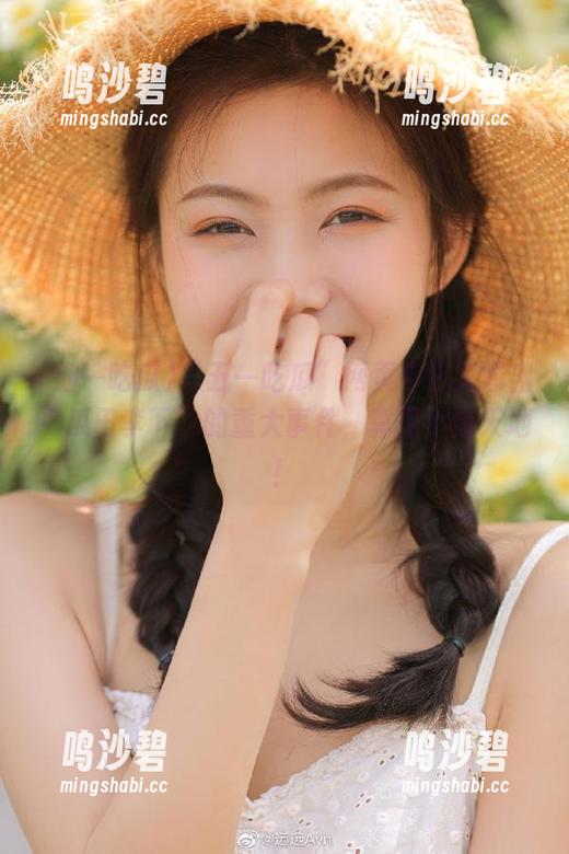 “五一吃瓜”网页今日又曝出“瓜田李下”的重大事件，真是不惊天地！