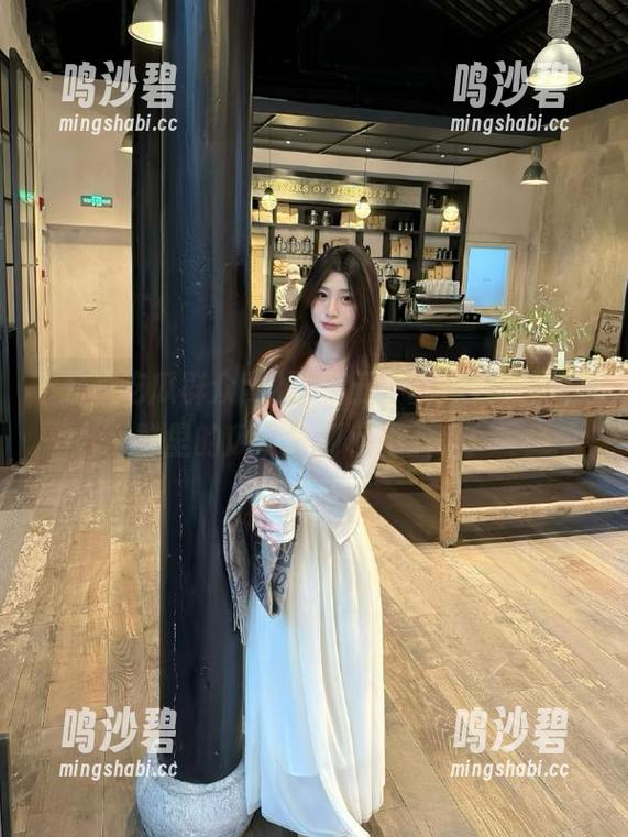 下载五一吃瓜群众网，群里的瓜好吃到停不下来！