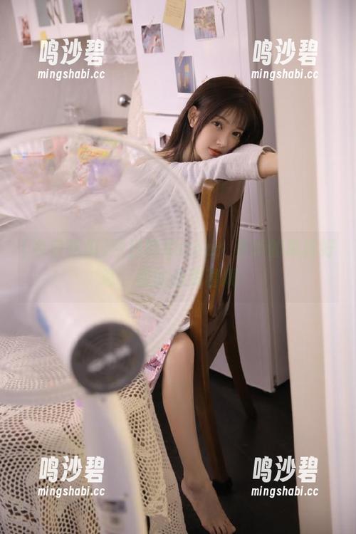 今日吃瓜app：更新的瓜真好奇，我的心跟着跳！