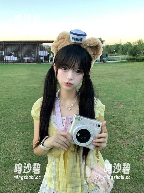 在网页上翻找黑料，吃瓜网让你瞬间变身八卦评论员！