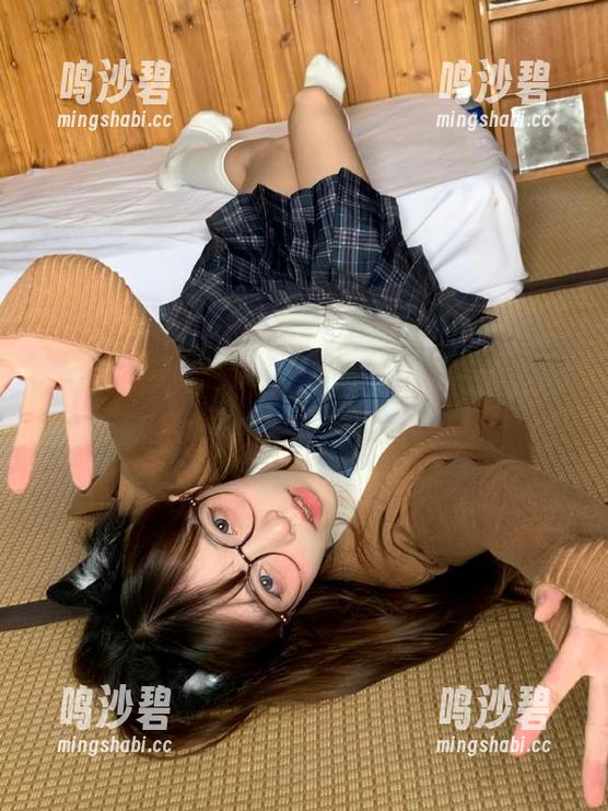 国产黑料直达：一口瓜，看热闹人士全收录！