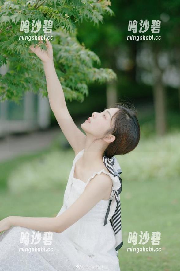 想知道某某明星的八卦？黑料吃瓜网站提醒你不要错过！
