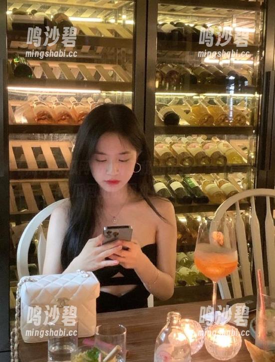 拼了我的男孩，一个黑料吃瓜网站的网址都能搞定！
