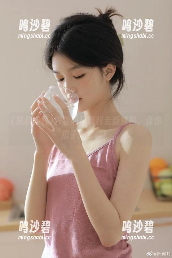 跟着黑料福利走新线路，保你瓜子吃到爽！